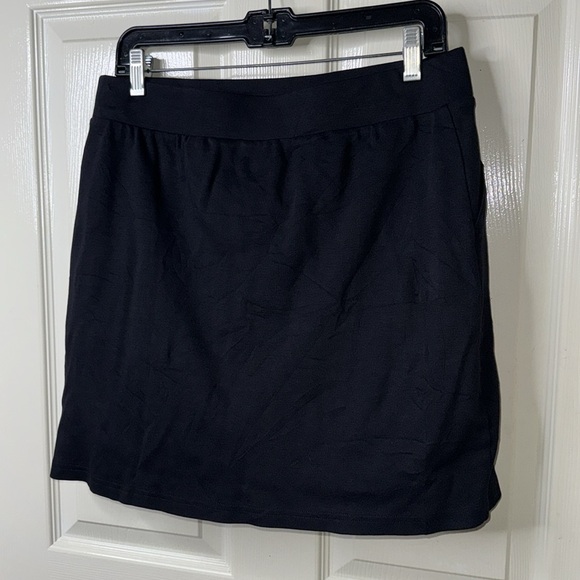Like New- Flowy Black Mini Skirt with undershirts - Picture 4 of 4